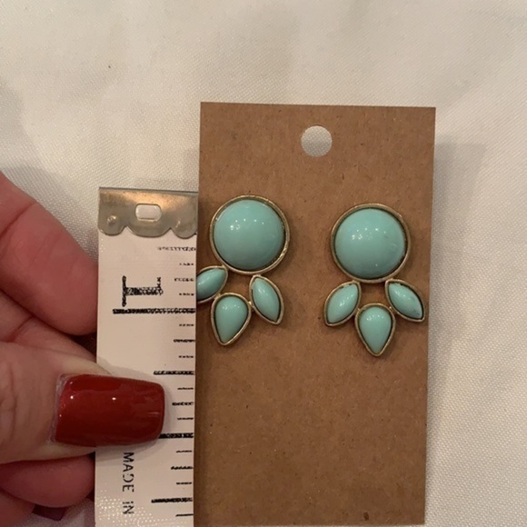 💐5/25 light mint green statement earrings - Picture 5 of 6